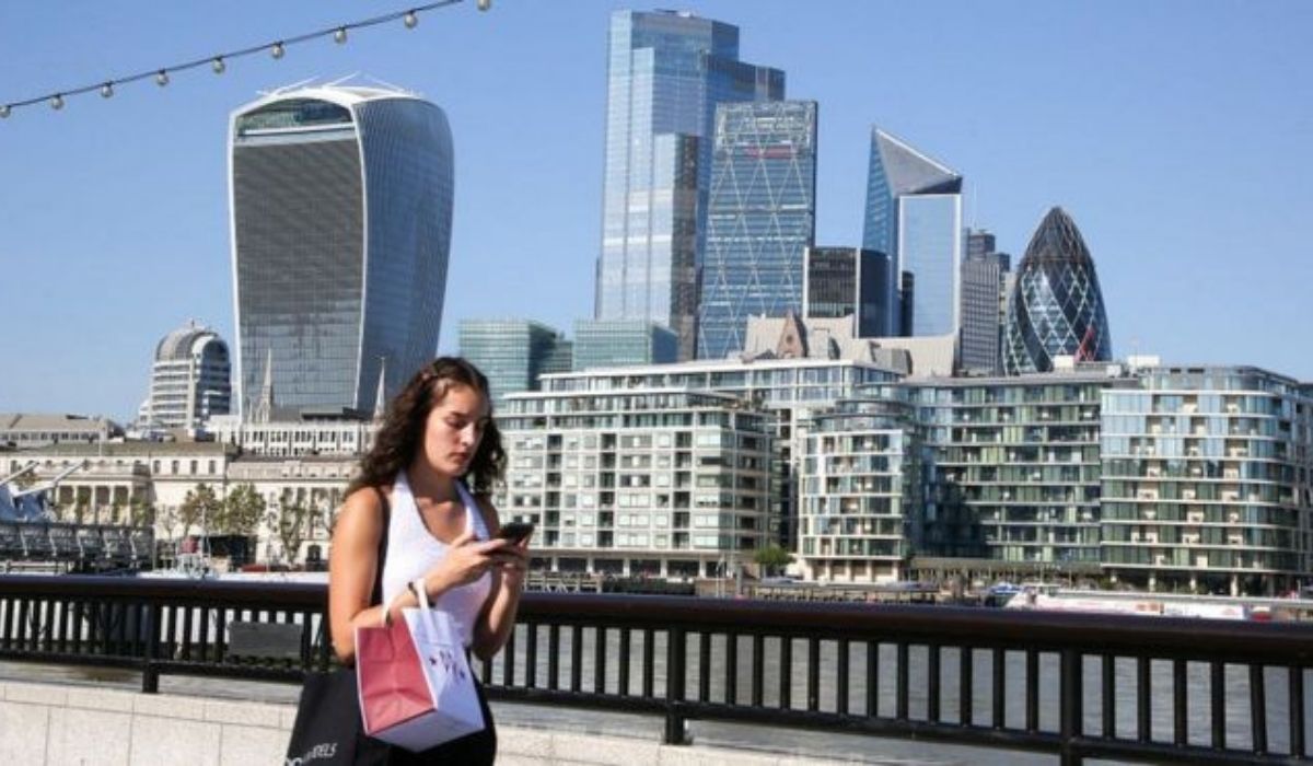 Goldman Sachs to require staff to wear masks from Monday